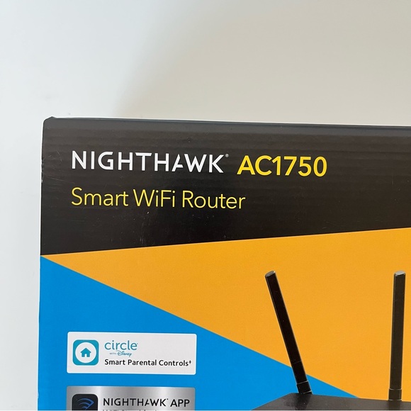 NETGEAR Nighthawk AC1750 Smart WiFi Router - Picture 2 of 9